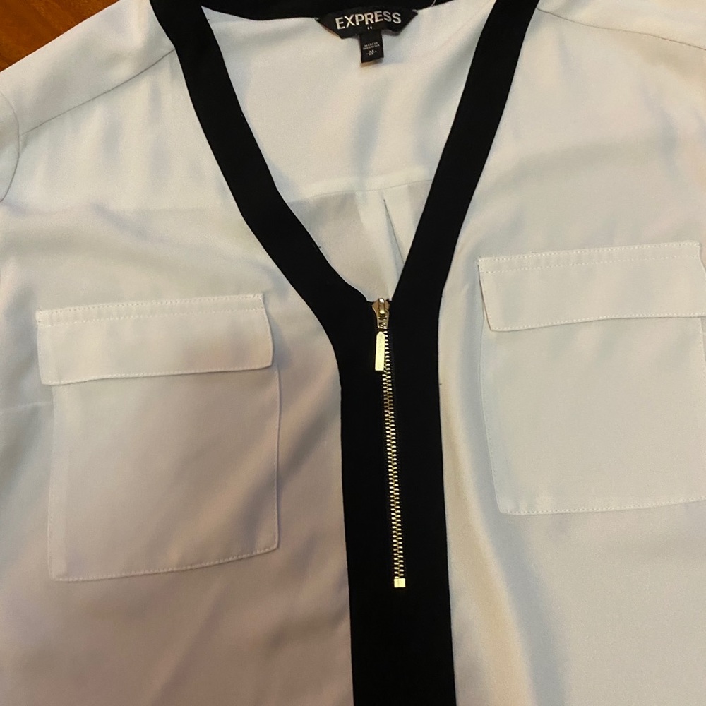 Express Blouse - Picture 2 of 5